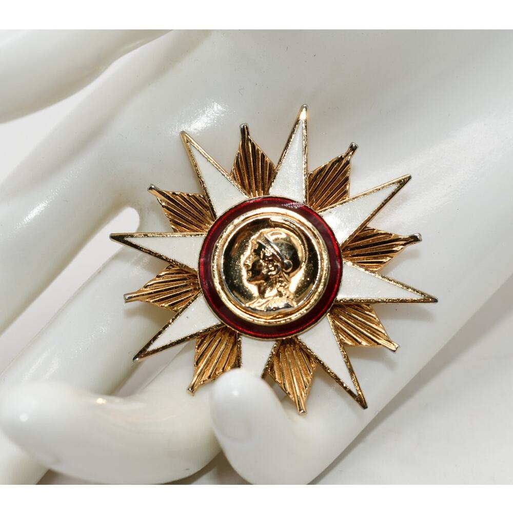 Vintage Coro Pegasus Star Medallion Brooch White Enamel 1940s
